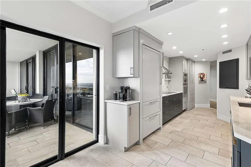 2660 Peachtree Road Nw Unit 34f, Atlanta, Georgia 30305, 2 Bedrooms Bedrooms, 0 ,2 BathroomsBathrooms,Residential,For Sale,2660 Peachtree Road Nw Unit 34f,7748605
