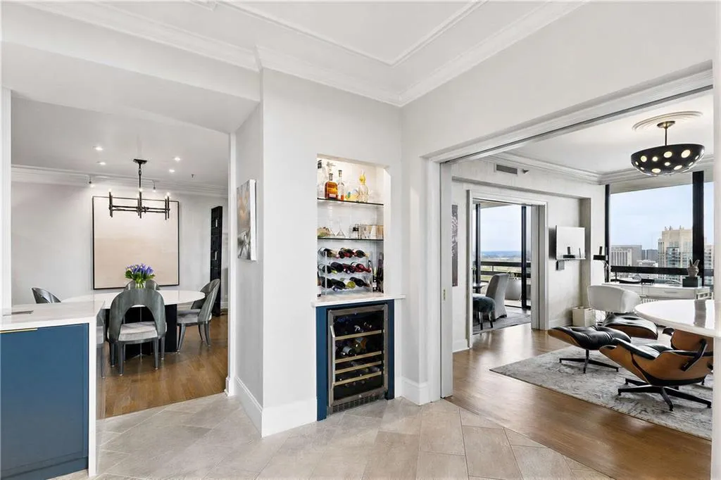 2660 Peachtree Road Nw Unit 34f, Atlanta, Georgia 30305, 2 Bedrooms Bedrooms, 0 ,2 BathroomsBathrooms,Residential,For Sale,2660 Peachtree Road Nw Unit 34f,7748605