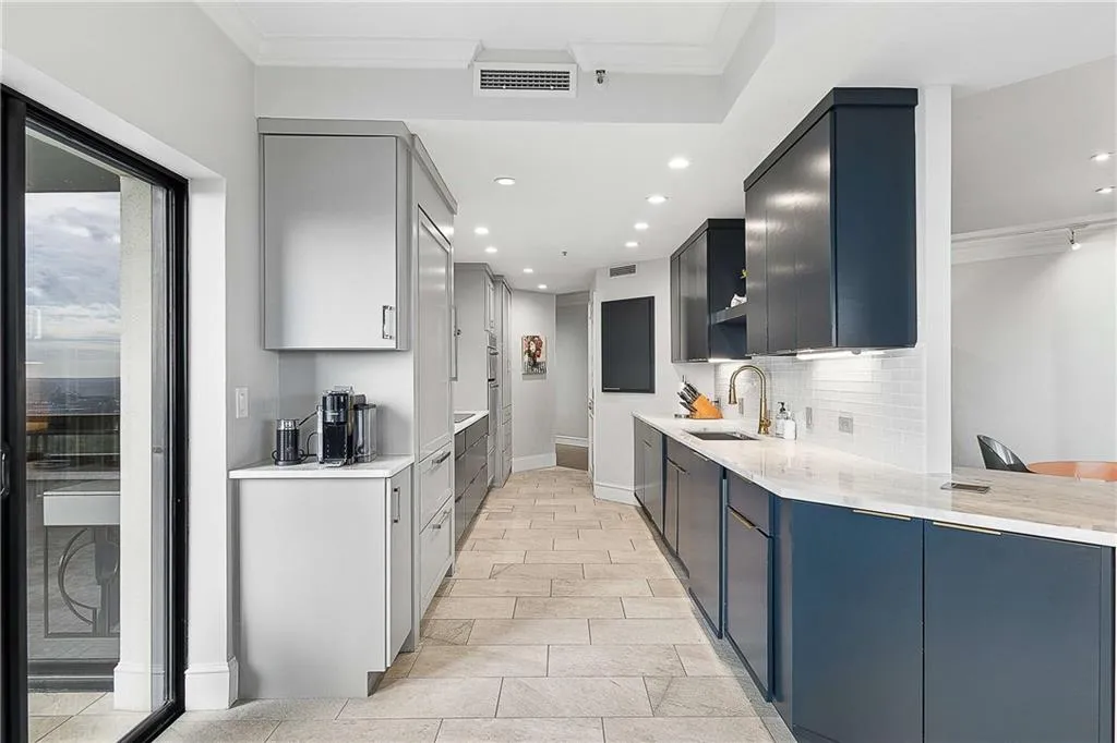 2660 Peachtree Road Nw Unit 34f, Atlanta, Georgia 30305, 2 Bedrooms Bedrooms, 0 ,2 BathroomsBathrooms,Residential,For Sale,2660 Peachtree Road Nw Unit 34f,7748605