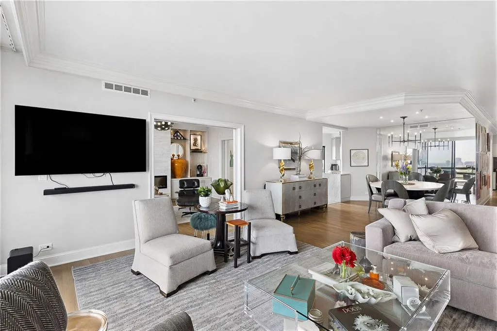 2660 Peachtree Road Nw Unit 34f, Atlanta, Georgia 30305, 2 Bedrooms Bedrooms, 0 ,2 BathroomsBathrooms,Residential,For Sale,2660 Peachtree Road Nw Unit 34f,7748605