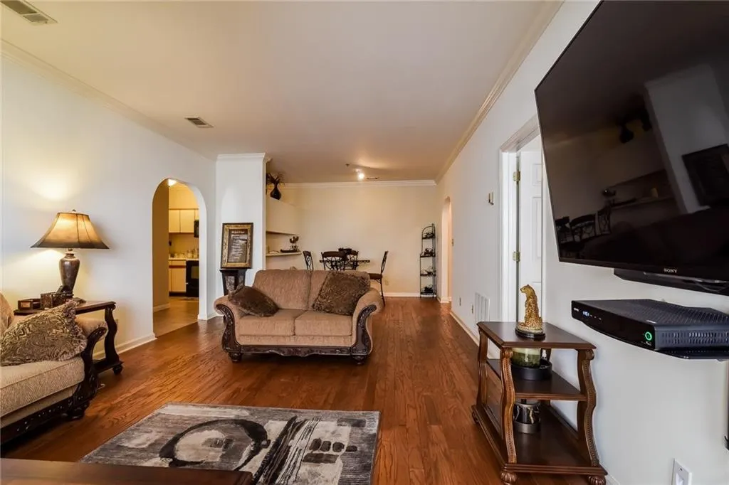 2499 Peachtree Road Ne Unit 606, Atlanta, Georgia 30305, 2 Bedrooms Bedrooms, ,2 BathroomsBathrooms,Residential,Sold,2499 Peachtree Road Ne Unit 606,5751400
