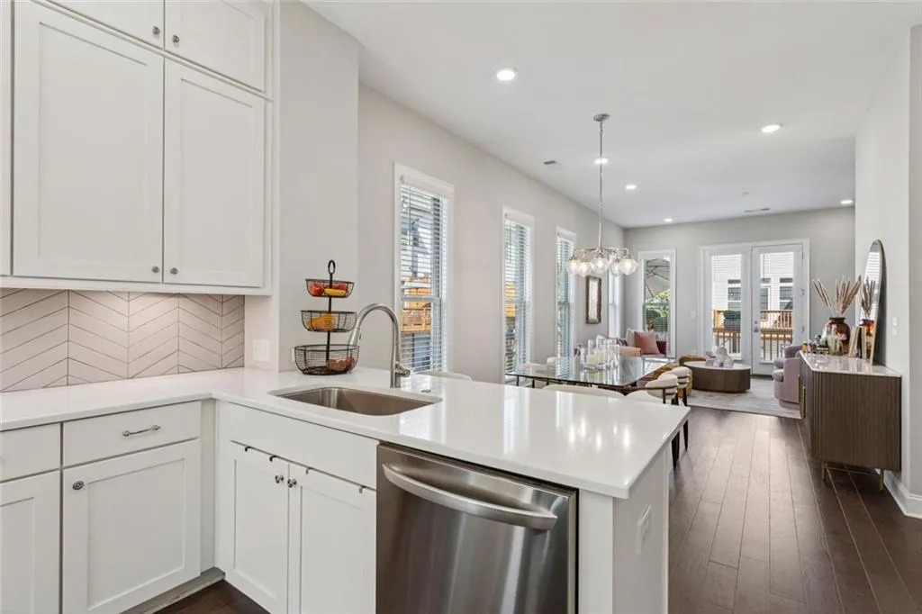 4219 Deming Circle, Sandy Springs, Georgia 30342, 2 Bedrooms Bedrooms, ,2 BathroomsBathrooms,Residential,For Sale,4219 Deming Circle,7652061