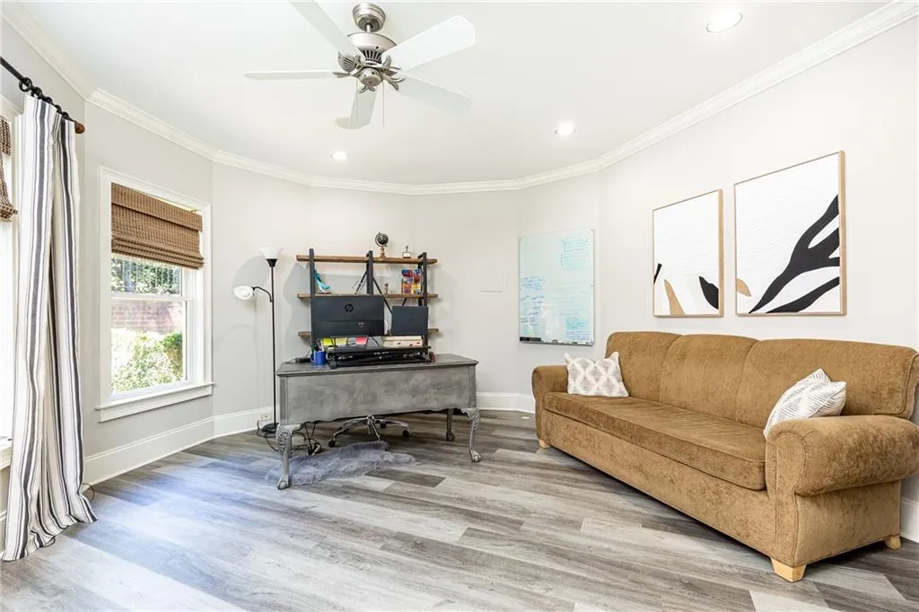 or 6th bedroom (terrace)