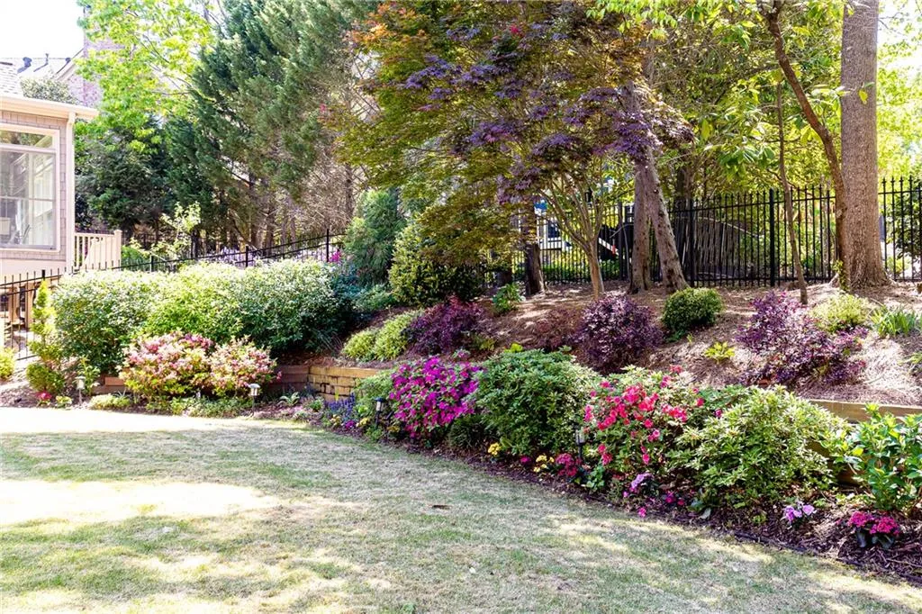 825 Glengate Place, Atlanta, Georgia 30328, 5 Bedrooms Bedrooms, ,6 BathroomsBathrooms,Residential,Sold,825 Glengate Place,7545182