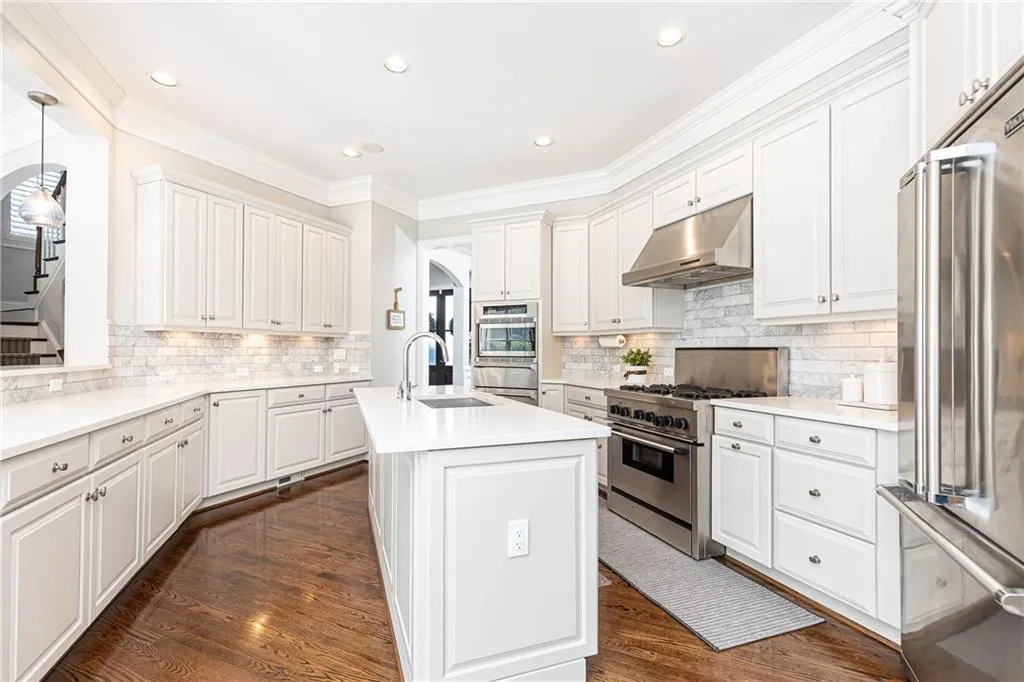 825 Glengate Place, Atlanta, Georgia 30328, 5 Bedrooms Bedrooms, ,6 BathroomsBathrooms,Residential,Sold,825 Glengate Place,7545182