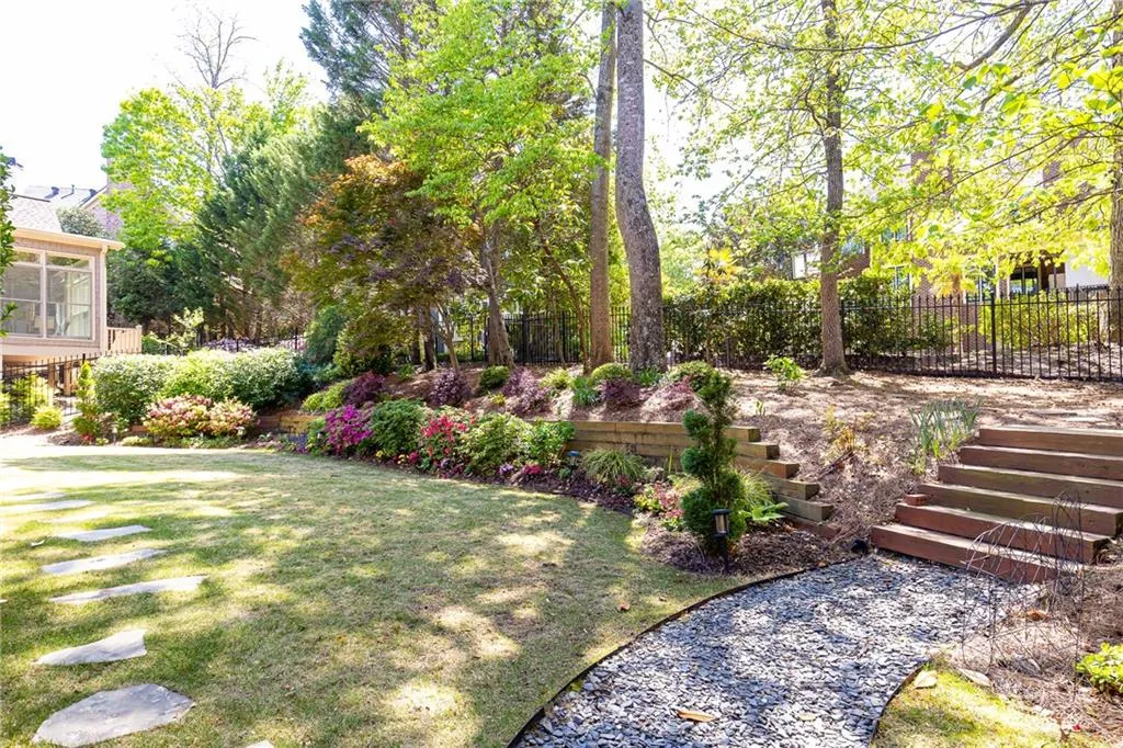 825 Glengate Place, Atlanta, Georgia 30328, 5 Bedrooms Bedrooms, ,6 BathroomsBathrooms,Residential,Sold,825 Glengate Place,7545182