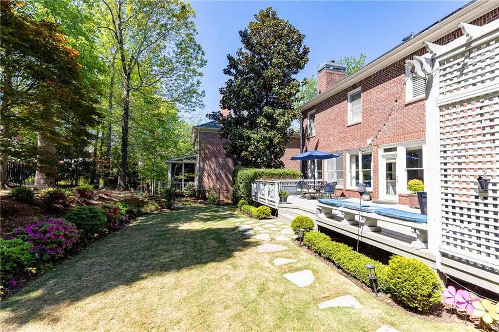 825 Glengate Place, Atlanta, Georgia 30328, 5 Bedrooms Bedrooms, ,6 BathroomsBathrooms,Residential,Sold,825 Glengate Place,7545182