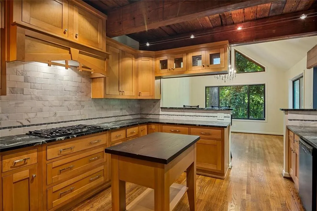 100 Mountain Creek Trace, Sandy Springs, Georgia 30328, 4 Bedrooms Bedrooms, ,3 BathroomsBathrooms,Residential,Sold,100 Mountain Creek Trace,6931774