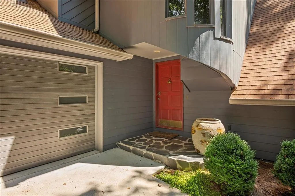 100 Mountain Creek Trace, Sandy Springs, Georgia 30328, 4 Bedrooms Bedrooms, ,3 BathroomsBathrooms,Residential,Sold,100 Mountain Creek Trace,6931774