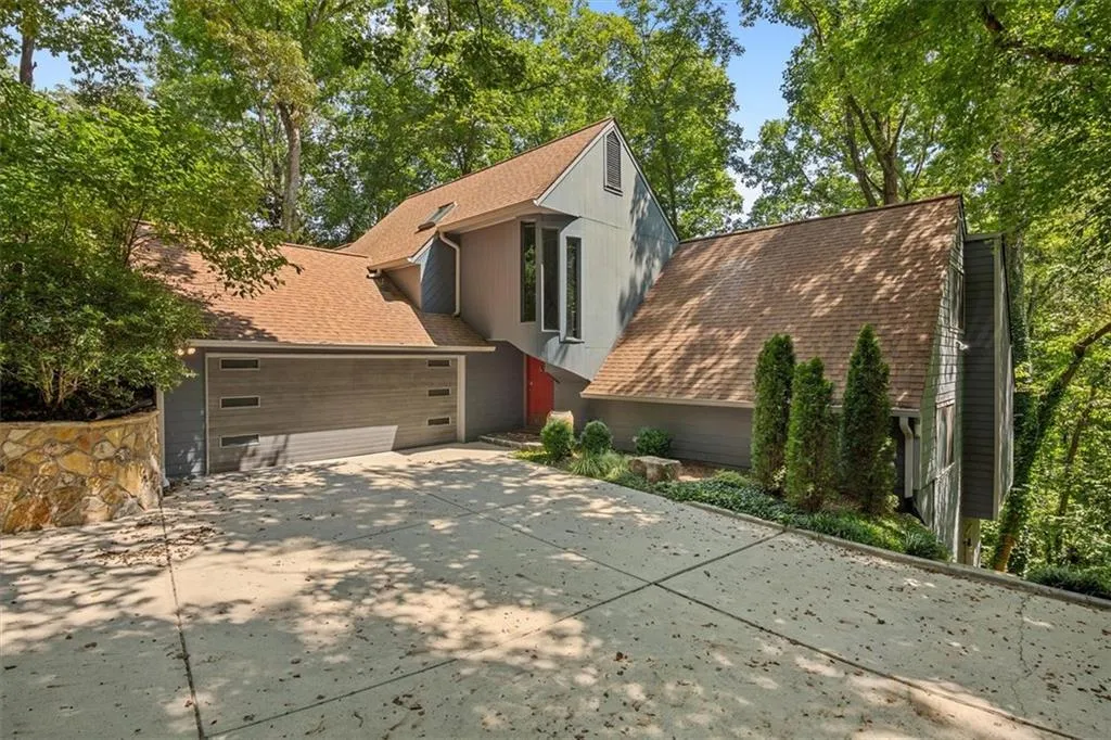 100 Mountain Creek Trace, Sandy Springs, Georgia 30328, 4 Bedrooms Bedrooms, ,3 BathroomsBathrooms,Residential,Sold,100 Mountain Creek Trace,6931774