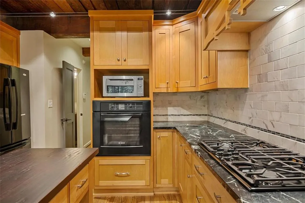 100 Mountain Creek Trace, Sandy Springs, Georgia 30328, 4 Bedrooms Bedrooms, ,3 BathroomsBathrooms,Residential,Sold,100 Mountain Creek Trace,6931774