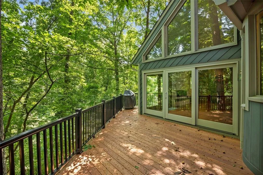 100 Mountain Creek Trace, Sandy Springs, Georgia 30328, 4 Bedrooms Bedrooms, ,3 BathroomsBathrooms,Residential,Sold,100 Mountain Creek Trace,6931774