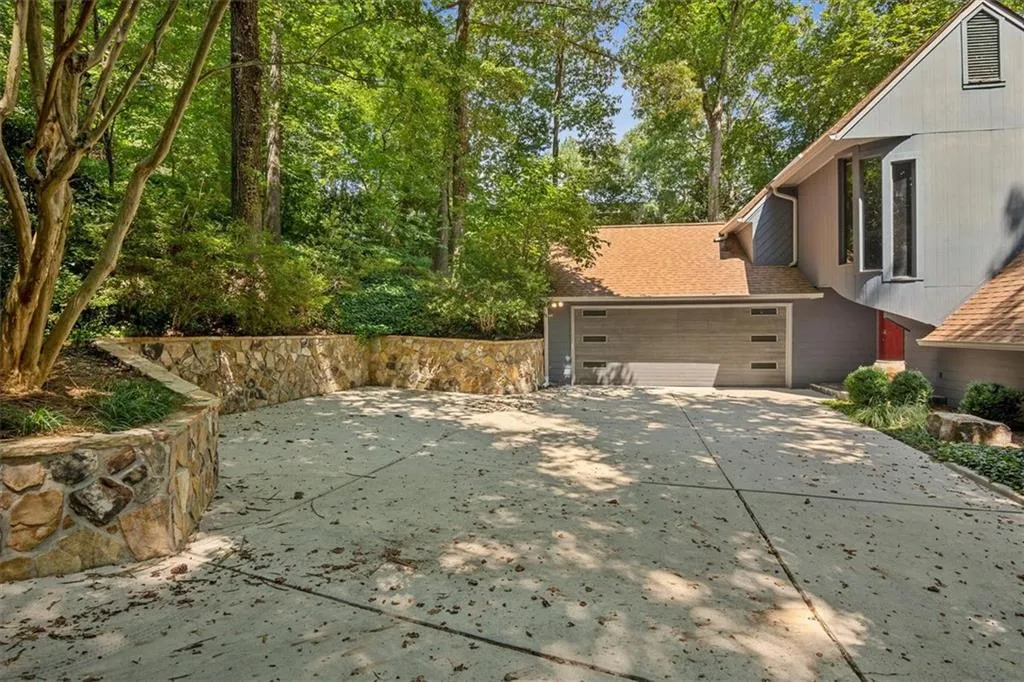 100 Mountain Creek Trace, Sandy Springs, Georgia 30328, 4 Bedrooms Bedrooms, ,3 BathroomsBathrooms,Residential,Sold,100 Mountain Creek Trace,6931774