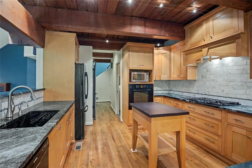 100 Mountain Creek Trace, Sandy Springs, Georgia 30328, 4 Bedrooms Bedrooms, ,3 BathroomsBathrooms,Residential,Sold,100 Mountain Creek Trace,6931774