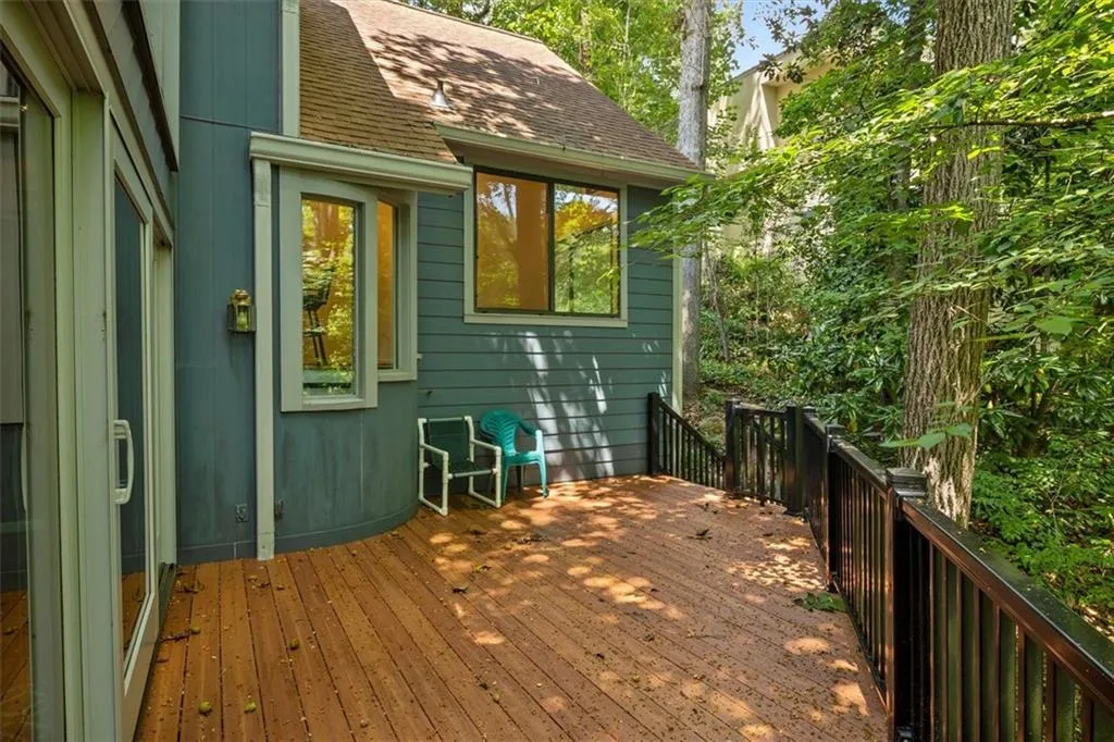 100 Mountain Creek Trace, Sandy Springs, Georgia 30328, 4 Bedrooms Bedrooms, ,3 BathroomsBathrooms,Residential,Sold,100 Mountain Creek Trace,6931774