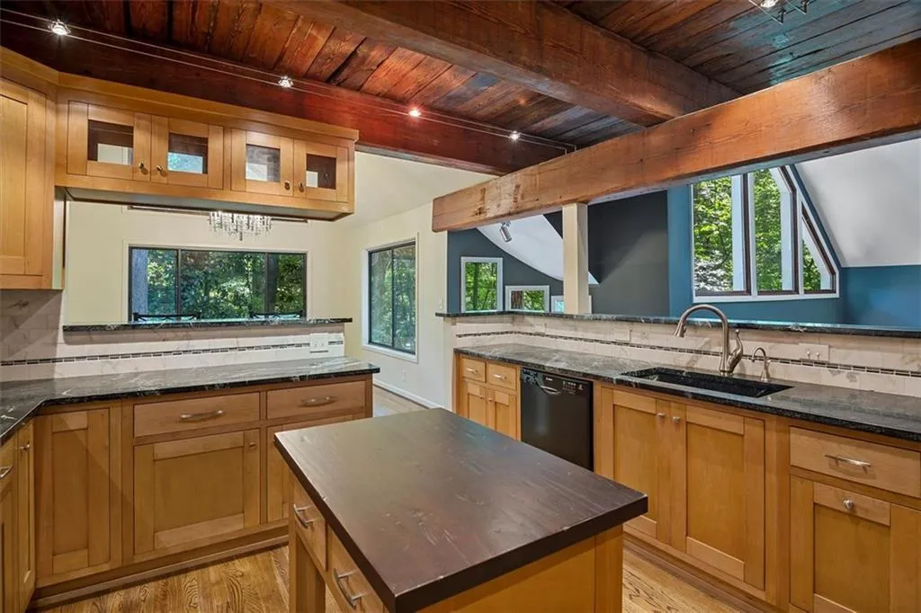 100 Mountain Creek Trace, Sandy Springs, Georgia 30328, 4 Bedrooms Bedrooms, ,3 BathroomsBathrooms,Residential,Sold,100 Mountain Creek Trace,6931774