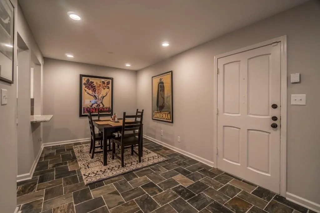 80 Adrian Place Nw, Atlanta, Georgia 30327, 2 Bedrooms Bedrooms, ,2 BathroomsBathrooms,Residential,Sold,80 Adrian Place Nw,5984082