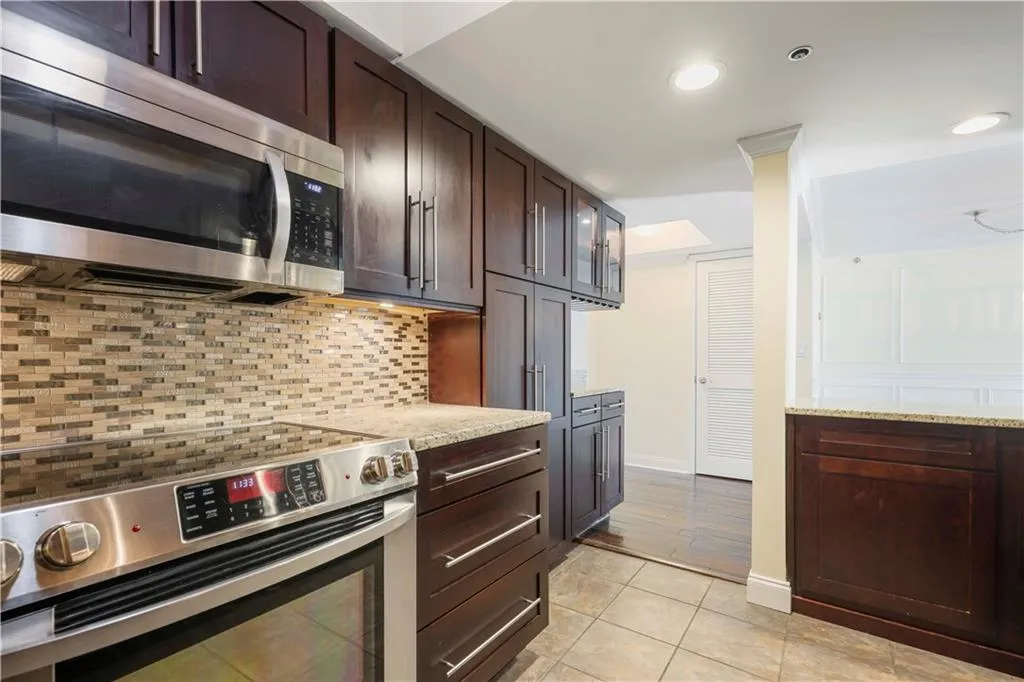 2870 Pharr Court South Nw Unit 1205, Atlanta, Georgia 30305, 2 Bedrooms Bedrooms, ,2 BathroomsBathrooms,Residential,For Sale,2870 Pharr Court South Nw Unit 1205,7509990