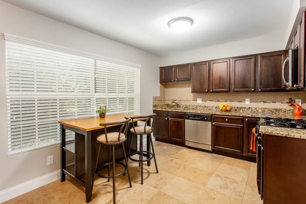 6980 Roswell Road Unit A5, Atlanta, Georgia 30328, 3 Bedrooms Bedrooms, ,2 BathroomsBathrooms,Residential,Sold,6980 Roswell Road Unit A5,6737156