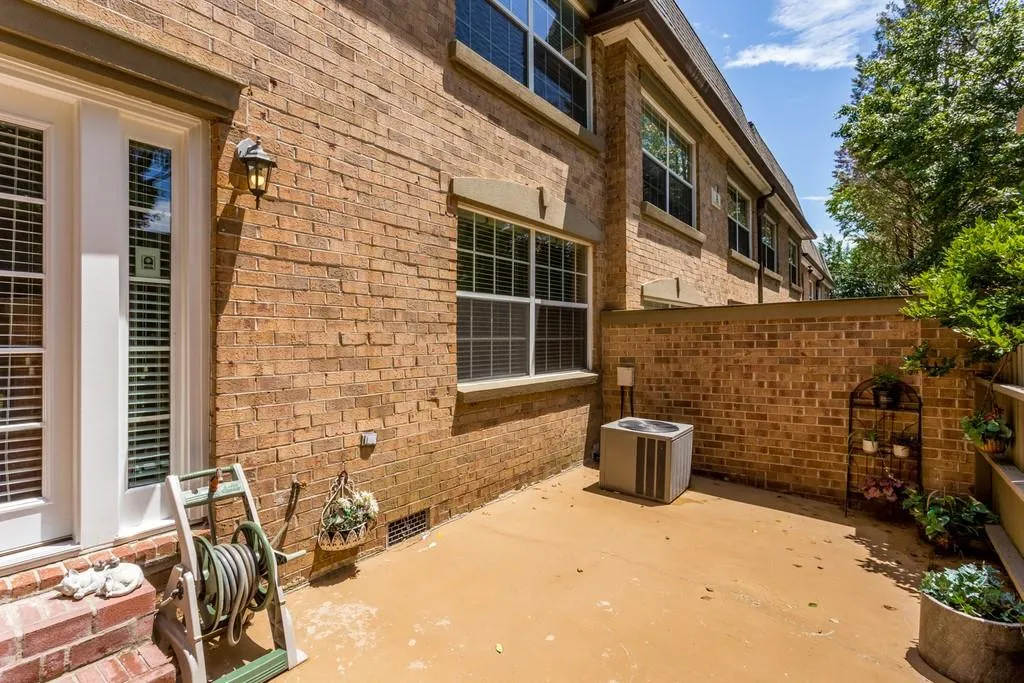 6980 Roswell Road Unit A5, Atlanta, Georgia 30328, 3 Bedrooms Bedrooms, ,2 BathroomsBathrooms,Residential,Sold,6980 Roswell Road Unit A5,6737156