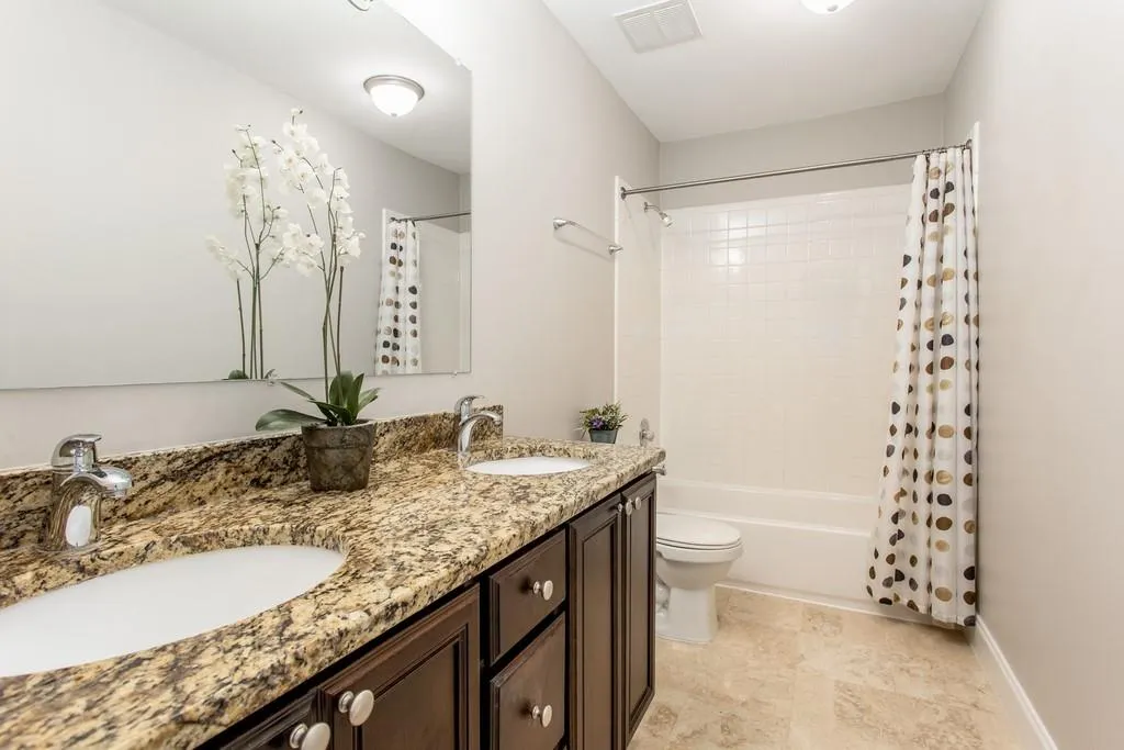 6980 Roswell Road Unit A5, Atlanta, Georgia 30328, 3 Bedrooms Bedrooms, ,2 BathroomsBathrooms,Residential,Sold,6980 Roswell Road Unit A5,6737156
