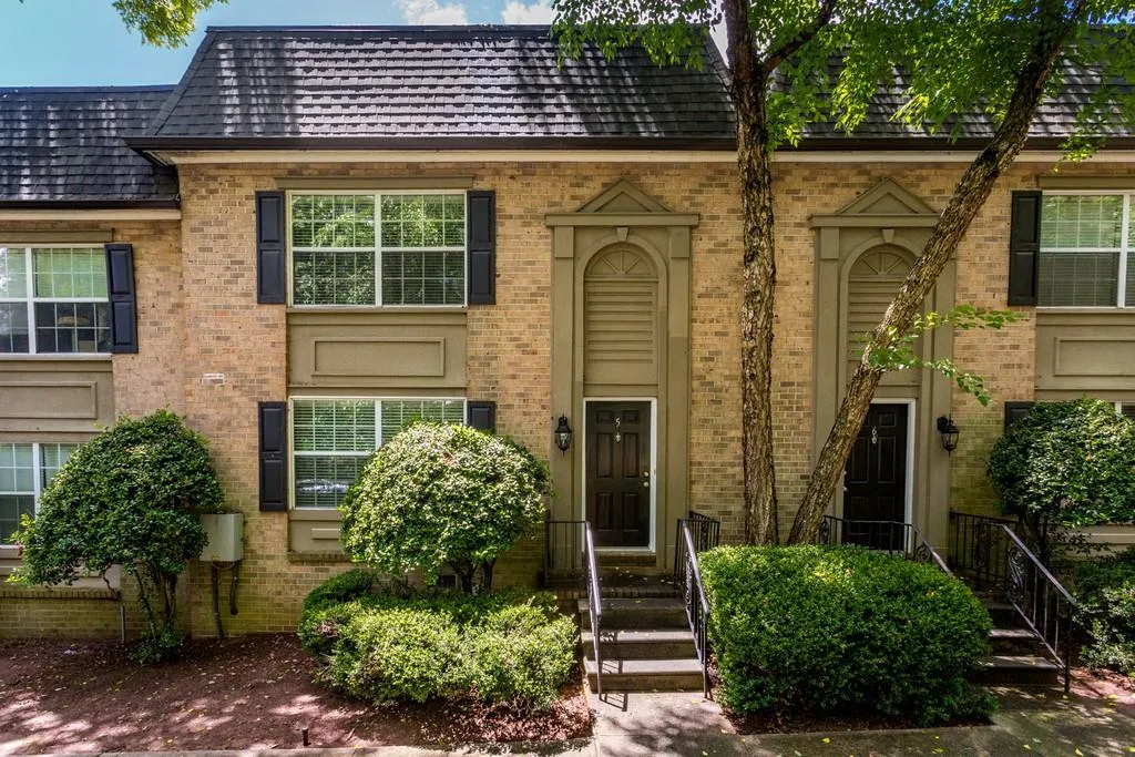 6980 Roswell Road Unit A5, Atlanta, Georgia 30328, 3 Bedrooms Bedrooms, ,2 BathroomsBathrooms,Residential,Sold,6980 Roswell Road Unit A5,6737156