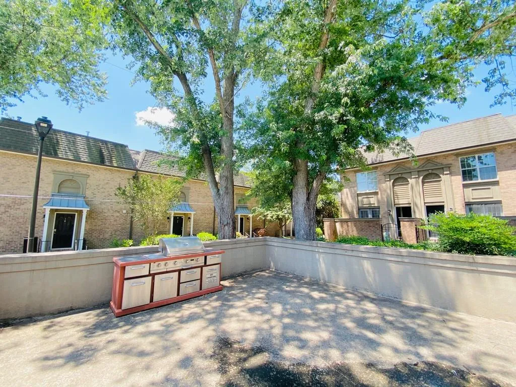6980 Roswell Road Unit A5, Atlanta, Georgia 30328, 3 Bedrooms Bedrooms, ,2 BathroomsBathrooms,Residential,Sold,6980 Roswell Road Unit A5,6737156