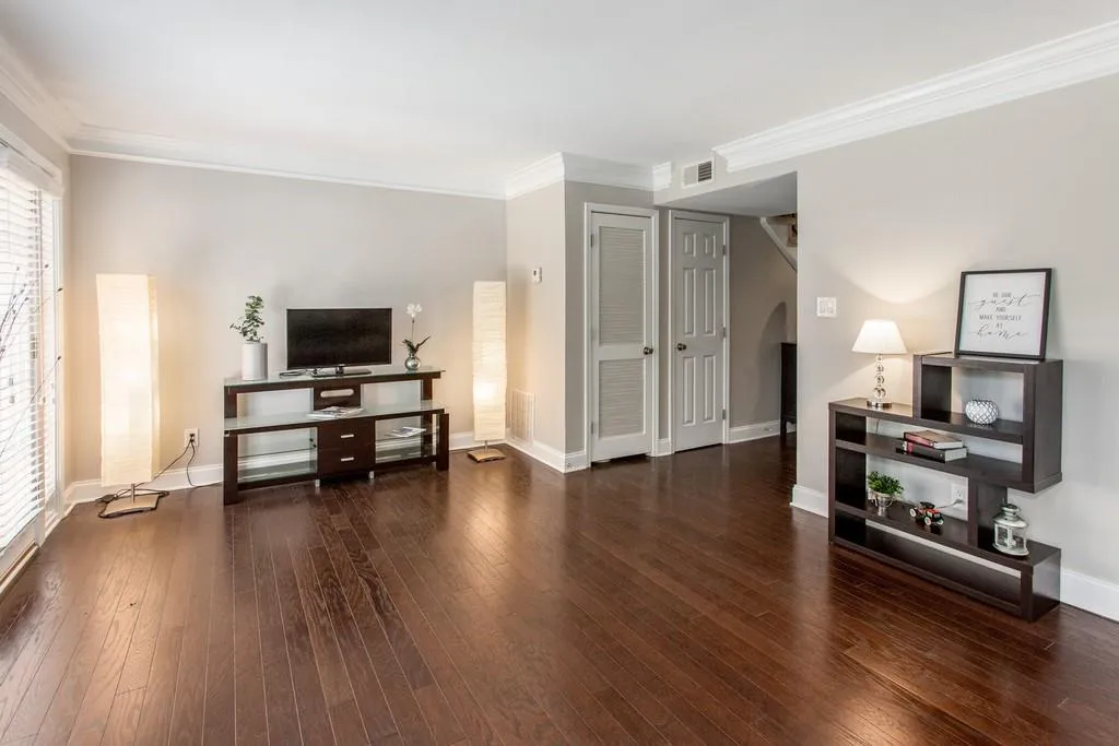 6980 Roswell Road Unit A5, Atlanta, Georgia 30328, 3 Bedrooms Bedrooms, ,2 BathroomsBathrooms,Residential,Sold,6980 Roswell Road Unit A5,6737156