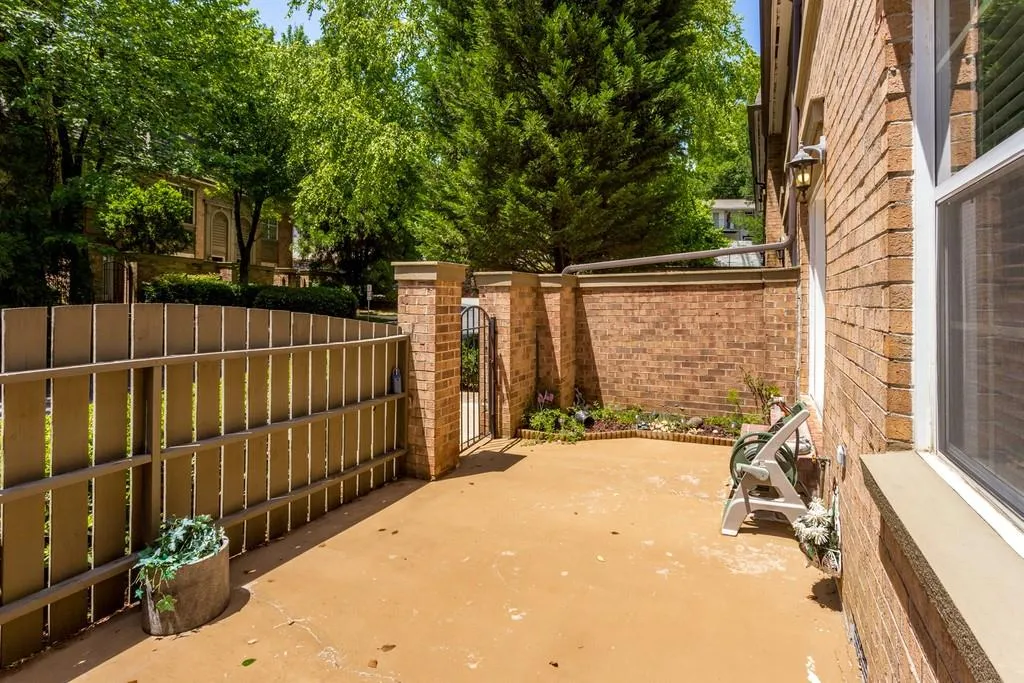 6980 Roswell Road Unit A5, Atlanta, Georgia 30328, 3 Bedrooms Bedrooms, ,2 BathroomsBathrooms,Residential,Sold,6980 Roswell Road Unit A5,6737156