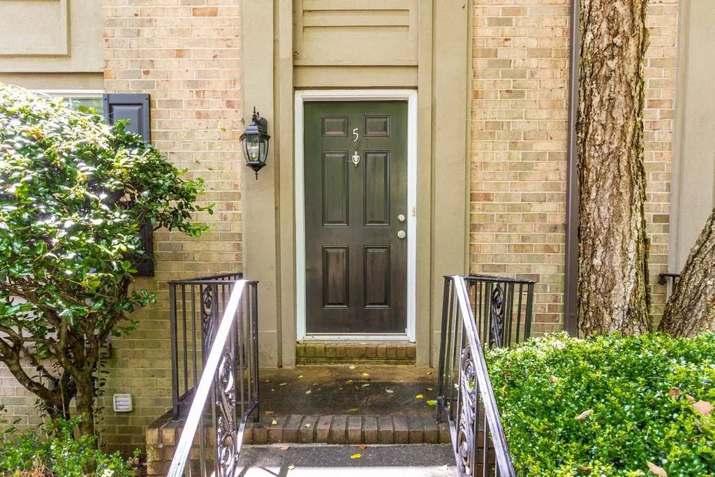 6980 Roswell Road Unit A5, Atlanta, Georgia 30328, 3 Bedrooms Bedrooms, ,2 BathroomsBathrooms,Residential,Sold,6980 Roswell Road Unit A5,6737156