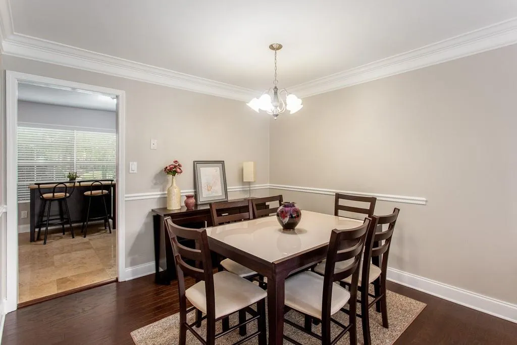6980 Roswell Road Unit A5, Atlanta, Georgia 30328, 3 Bedrooms Bedrooms, ,2 BathroomsBathrooms,Residential,Sold,6980 Roswell Road Unit A5,6737156