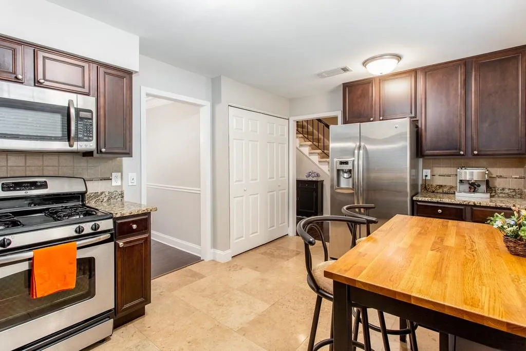 6980 Roswell Road Unit A5, Atlanta, Georgia 30328, 3 Bedrooms Bedrooms, ,2 BathroomsBathrooms,Residential,Sold,6980 Roswell Road Unit A5,6737156