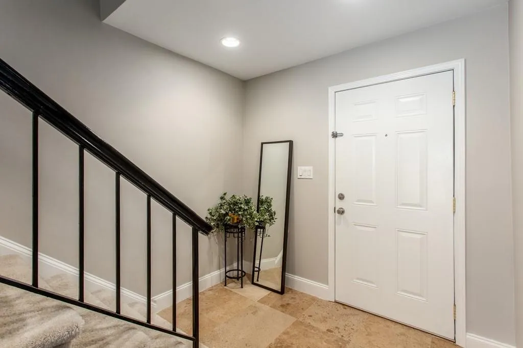 6980 Roswell Road Unit A5, Atlanta, Georgia 30328, 3 Bedrooms Bedrooms, ,2 BathroomsBathrooms,Residential,Sold,6980 Roswell Road Unit A5,6737156