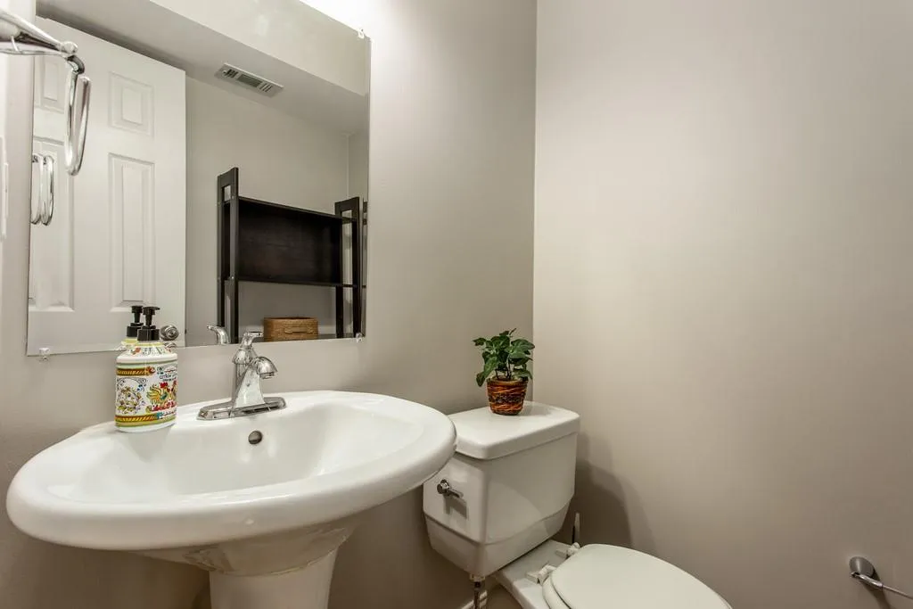 6980 Roswell Road Unit A5, Atlanta, Georgia 30328, 3 Bedrooms Bedrooms, ,2 BathroomsBathrooms,Residential,Sold,6980 Roswell Road Unit A5,6737156