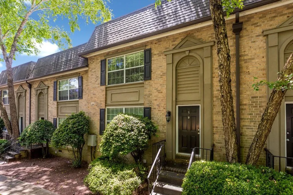 6980 Roswell Road Unit A5, Atlanta, Georgia 30328, 3 Bedrooms Bedrooms, ,2 BathroomsBathrooms,Residential,Sold,6980 Roswell Road Unit A5,6737156