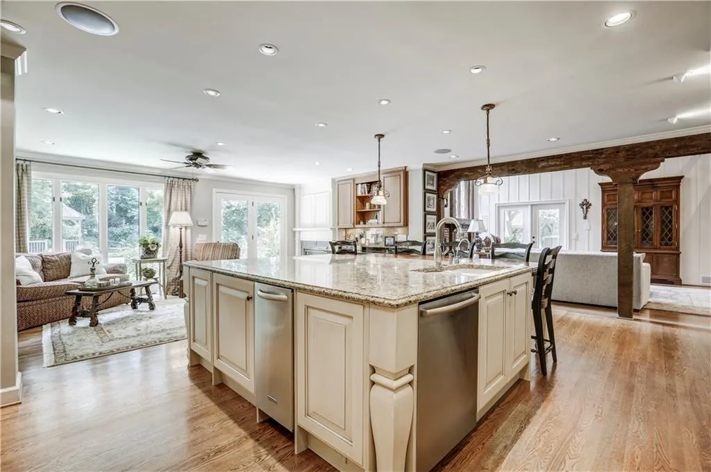 130 Churchill Drive, Sandy Springs, Georgia 30350, 5 Bedrooms Bedrooms, ,4 BathroomsBathrooms,Residential,Sold,130 Churchill Drive,6013433