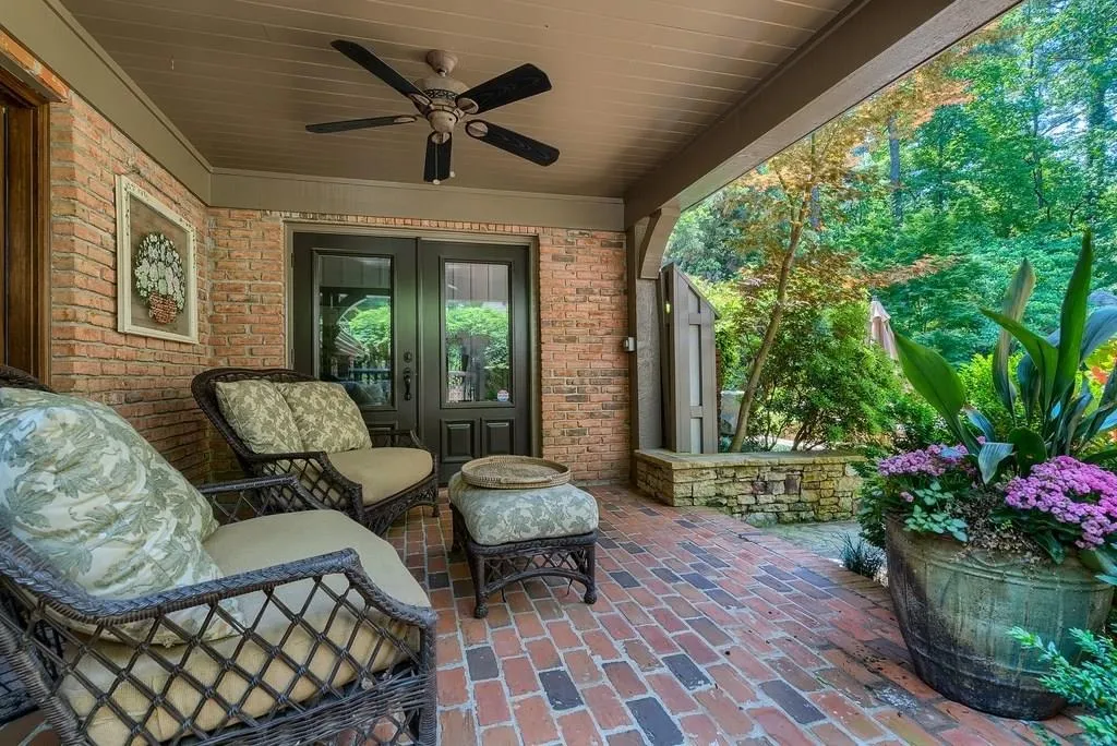 130 Churchill Drive, Sandy Springs, Georgia 30350, 5 Bedrooms Bedrooms, ,4 BathroomsBathrooms,Residential,Sold,130 Churchill Drive,6013433