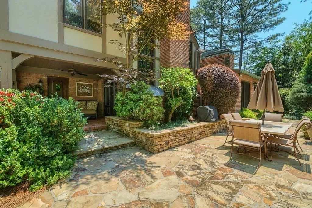 130 Churchill Drive, Sandy Springs, Georgia 30350, 5 Bedrooms Bedrooms, ,4 BathroomsBathrooms,Residential,Sold,130 Churchill Drive,6013433