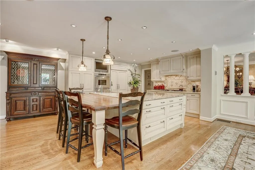 130 Churchill Drive, Sandy Springs, Georgia 30350, 5 Bedrooms Bedrooms, ,4 BathroomsBathrooms,Residential,Sold,130 Churchill Drive,6013433