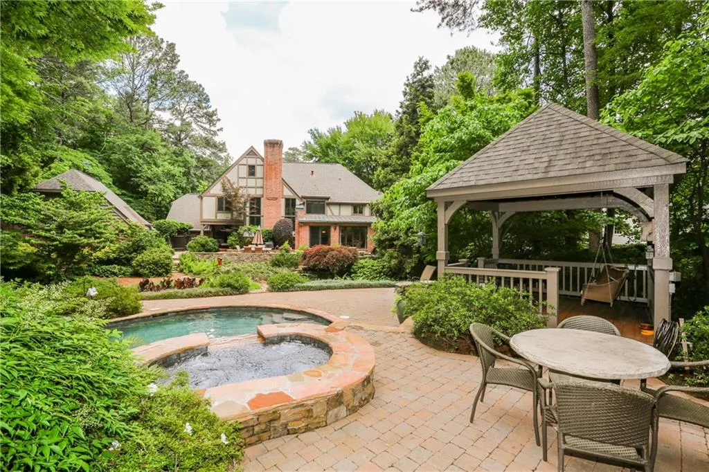 130 Churchill Drive, Sandy Springs, Georgia 30350, 5 Bedrooms Bedrooms, ,4 BathroomsBathrooms,Residential,Sold,130 Churchill Drive,6013433