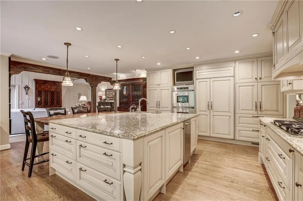 130 Churchill Drive, Sandy Springs, Georgia 30350, 5 Bedrooms Bedrooms, ,4 BathroomsBathrooms,Residential,Sold,130 Churchill Drive,6013433