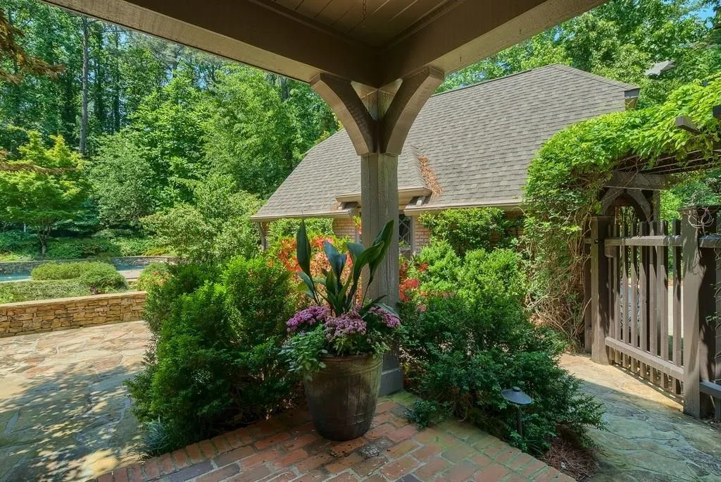 130 Churchill Drive, Sandy Springs, Georgia 30350, 5 Bedrooms Bedrooms, ,4 BathroomsBathrooms,Residential,Sold,130 Churchill Drive,6013433