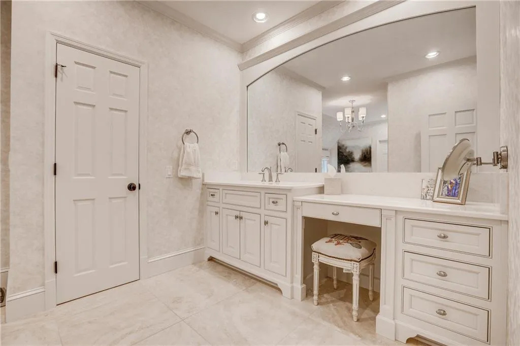 130 Churchill Drive, Sandy Springs, Georgia 30350, 5 Bedrooms Bedrooms, ,4 BathroomsBathrooms,Residential,Sold,130 Churchill Drive,6013433