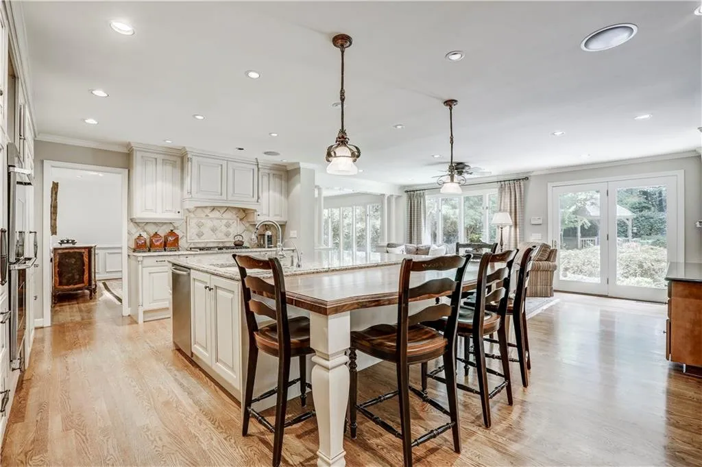130 Churchill Drive, Sandy Springs, Georgia 30350, 5 Bedrooms Bedrooms, ,4 BathroomsBathrooms,Residential,Sold,130 Churchill Drive,6013433
