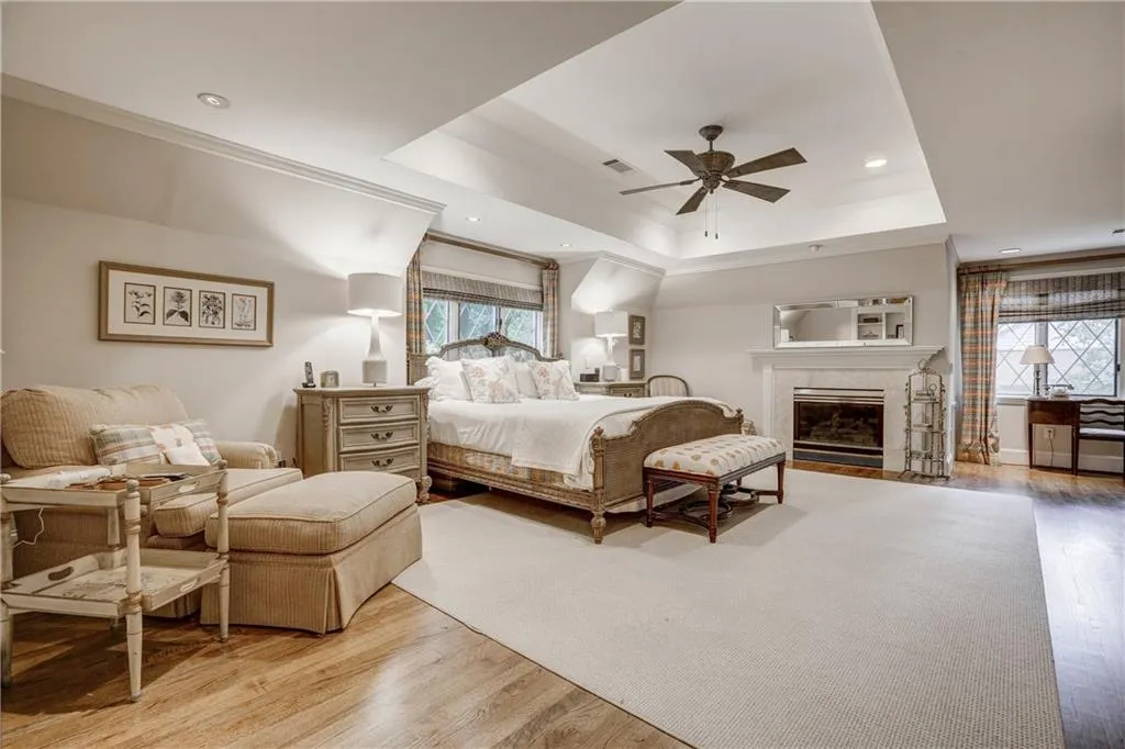 130 Churchill Drive, Sandy Springs, Georgia 30350, 5 Bedrooms Bedrooms, ,4 BathroomsBathrooms,Residential,Sold,130 Churchill Drive,6013433