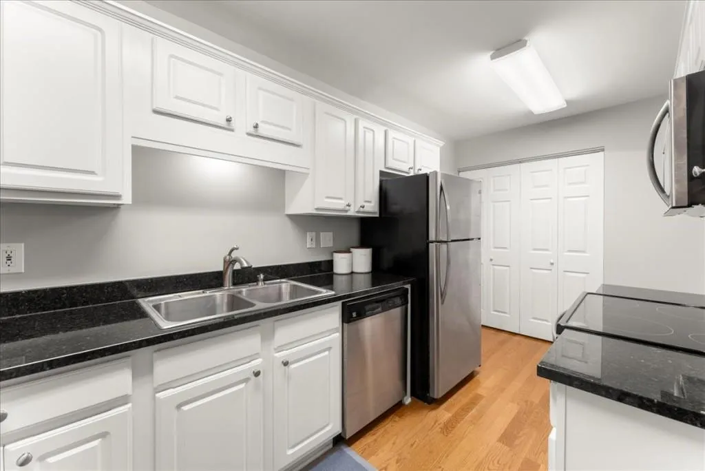 608 Brighton Point, Atlanta, Georgia 30328, 2 Bedrooms Bedrooms, ,2 BathroomsBathrooms,Residential,Sold,608 Brighton Point,7443192