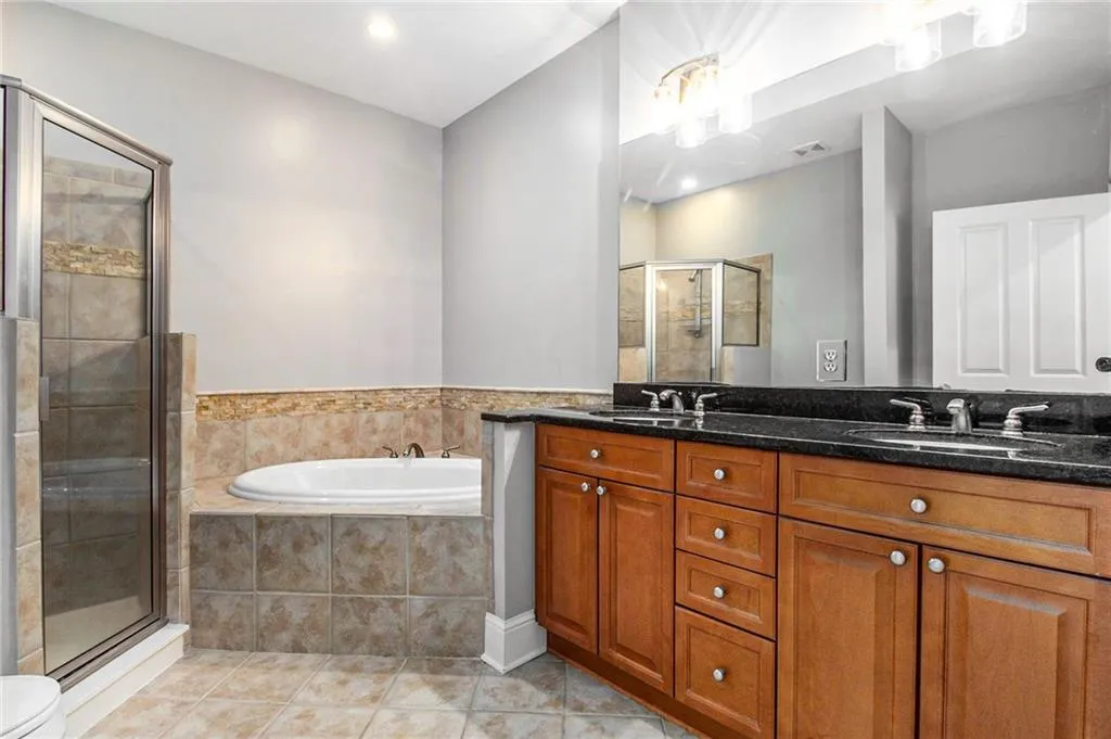 3724 Ashford Creek Lane Ne, Atlanta, Georgia 30319, 2 Bedrooms Bedrooms, ,2 BathroomsBathrooms,Residential,For Sale,3724 Ashford Creek Lane Ne,7646632