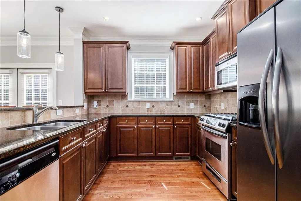 3724 Ashford Creek Lane Ne, Atlanta, Georgia 30319, 2 Bedrooms Bedrooms, ,2 BathroomsBathrooms,Residential,For Sale,3724 Ashford Creek Lane Ne,7646632
