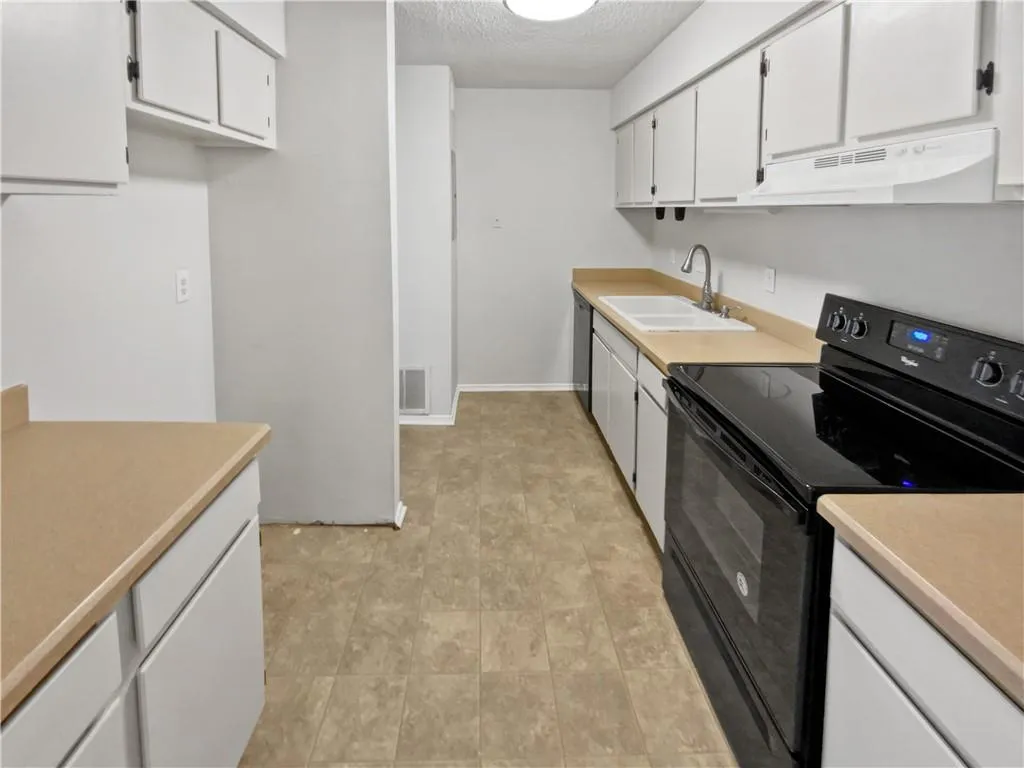 2404 Huntingdon, Atlanta, Georgia 30350, 3 Bedrooms Bedrooms, ,2 BathroomsBathrooms,Residential,Sold,2404 Huntingdon,7357254