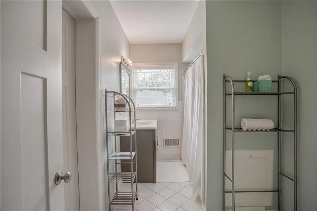 5780 Brookgreen Road, Atlanta, Georgia 30328, 3 Bedrooms Bedrooms, ,2 BathroomsBathrooms,Residential,Sold,5780 Brookgreen Road,6884663